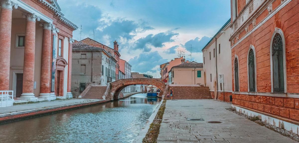 Tra i canali di Comacchio Canali di Comacchio