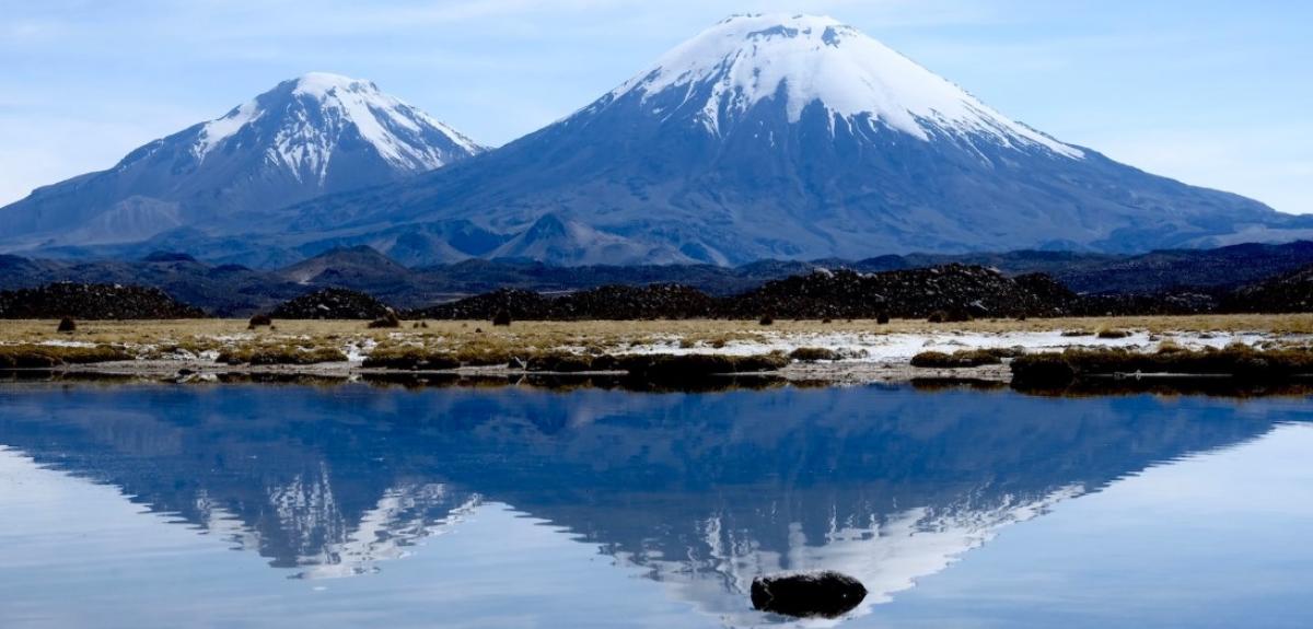Parinacota e Pomerape: i vulcani “gemelli” sul confine tra Cile e Bolivia © Angelo Pittro/Lonely Planet Italia Parinacota e Pomerape: i vulcani “gemelli” sul confine tra Cile e Bolivia © Angelo Pittro/Lonely Planet Italia